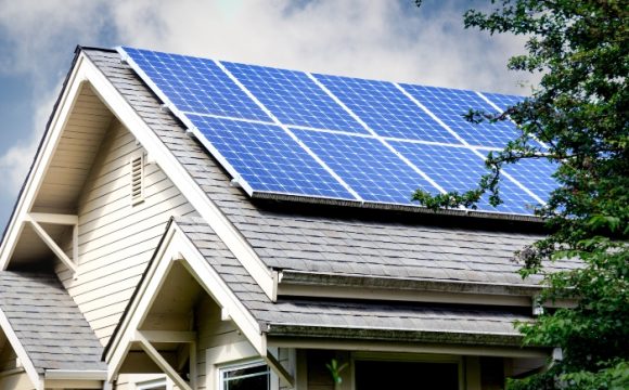 Early Warning Signs of Solar Panel Damage to Look Out For