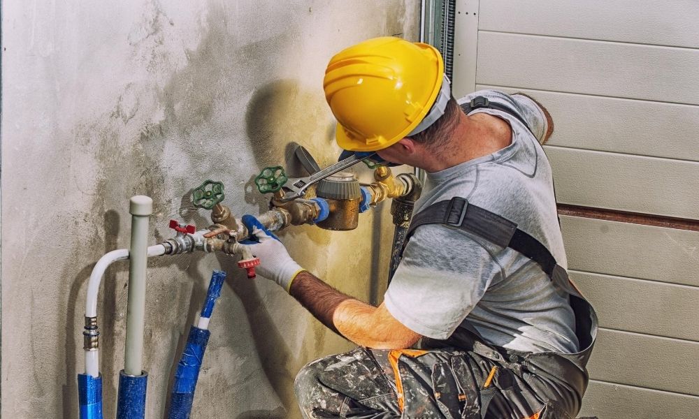 CRITICAL EVALUATIONS WHEN HIRING A LOCAL PLUMBER