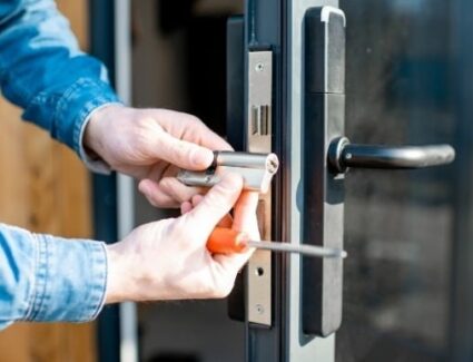 5 Reasons You Need to Hire a Professional Locksmith Company for Your Locksmiths Needs